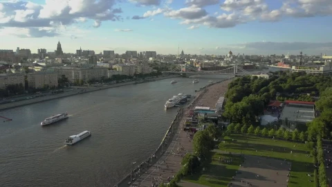Stock Video Boats On The Moskva River Live Wallpaper For PC - Free Live Wallpaper