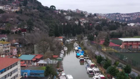 Stock Video Boats In A Canal Live Wallpaper For PC - Free Live Wallpaper