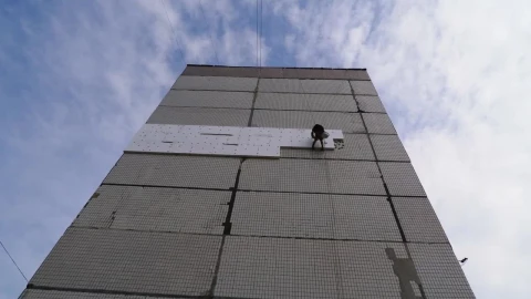Video Stock Climber Working On A Multi Story Building Live Wallpaper For PC - Free Live Wallpaper