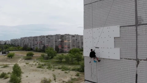 Video Stock Climber Working On A Building Live Wallpaper For PC - Free Live Wallpaper