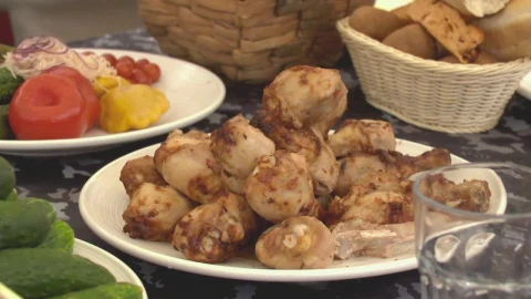 Video Stock Choosing A Chicken Leg To Eat Live Wallpaper For PC - Free Live Wallpaper