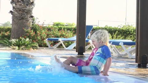 Video Stock Children Splashing In The Pool Live Wallpaper For PC - Free Live Wallpaper
