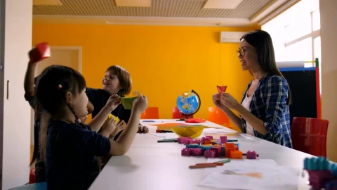 Video Stock Children Playing With Shapes Live Wallpaper For PC - Free Live Wallpaper
