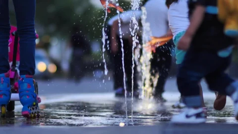 Video Stock Children Playing With A Dancing Fountain Live Wallpaper For PC - Free Live Wallpaper