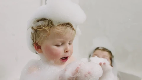 Video Stock Children Playing In The Bath Live Wallpaper For PC - Free Live Wallpaper