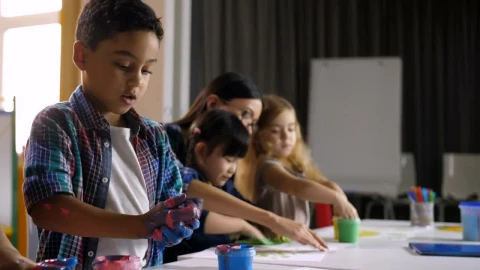 Video Stock Children Learning With Paint At The School Live Wallpaper For PC - Free Live Wallpaper
