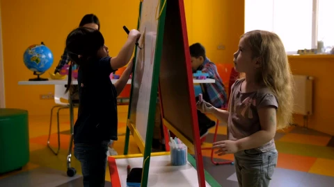 Video Stock Children Drawing In Art Class Live Wallpaper For PC - Free Live Wallpaper