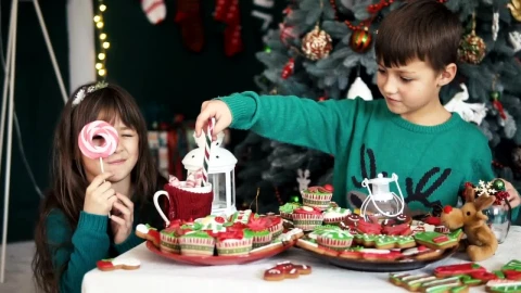 Video Stock Children Celebrating Christmas With Candies Live Wallpaper For PC - Free Live Wallpaper