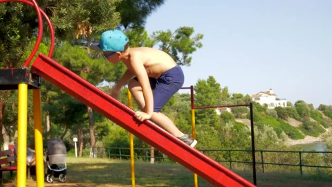 Video Stock Child Climbing In A Park Live Wallpaper For PC - Free Live Wallpaper