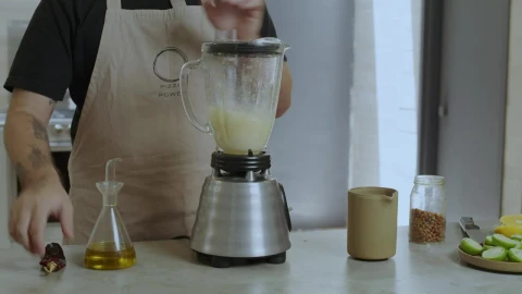 Video Stock Chef Preparing A Sauce In A Blender Live Wallpaper For PC - Free Live Wallpaper