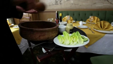 Video Stock Chef Preparing A Salad In A Restaurant Live Wallpaper For PC - Free Live Wallpaper