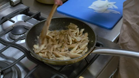 Video Stock Chef Frying Mushrooms Live Wallpaper For PC - Free Live Wallpaper