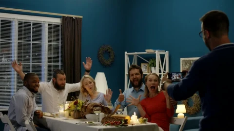 Video Stock Cheerful Friends Taking Photo On Thanksgiving Day Live Wallpaper For PC - Free Live Wallpaper