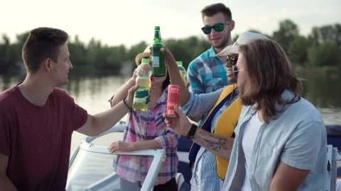 Video Stock Cheerful Friends Taking A Selfie On A Boat Live Wallpaper For PC - Free Live Wallpaper