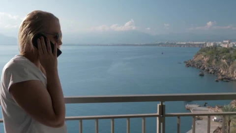 Video Stock Chatting On The Phone While On Vacation Live Wallpaper For PC - Free Live Wallpaper
