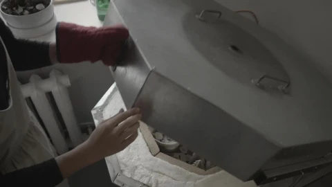 Video Stock Ceramist Woman Opening The Oven Live Wallpaper For PC - Free Live Wallpaper