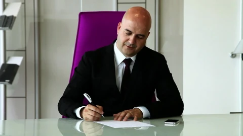 Video Stock Ceo Signing A Contract Live Wallpaper For PC - Free Live Wallpaper