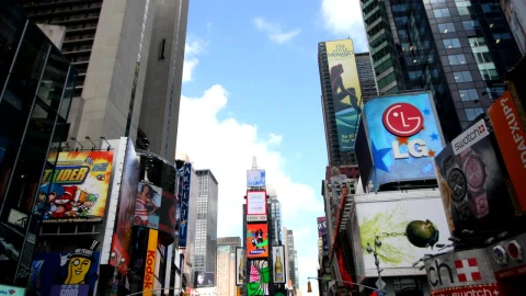 Video Stock Center Of The Street In Times Square Live Wallpaper For PC - Free Live Wallpaper