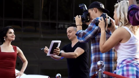 Video Stock Celebrity Woman Giving Autographs At The Premier Live Wallpaper For PC - Free Live Wallpaper