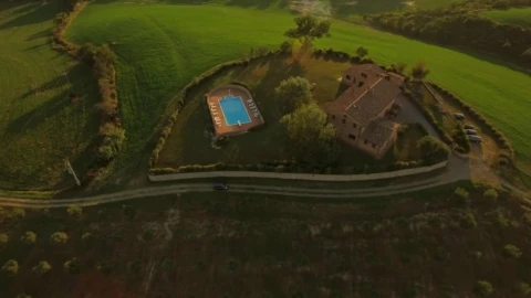 Video Stock Cart Arriving At A Holiday Home In The Countryside Live Wallpaper For PC - Free Live Wallpaper