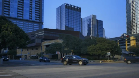 Video Stock Cars Traveling Down The Street Of A Big City Live Wallpaper For PC - Free Live Wallpaper