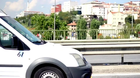 Video Stock Cars Passing In Front Of A City Avenue Live Wallpaper For PC - Free Live Wallpaper