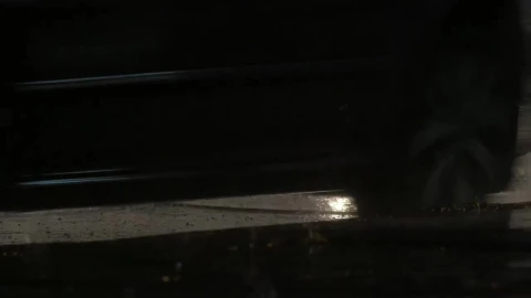 Video Stock Cars Driving As Heavy Rain Falls Live Wallpaper For PC - Free Live Wallpaper