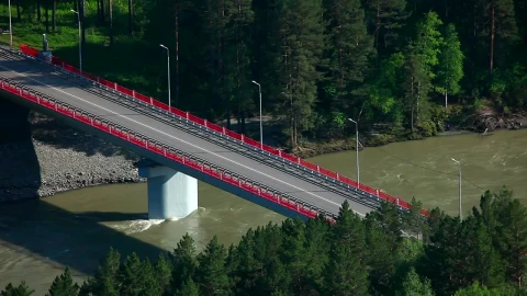 Video Stock Cars Crossing A Bridge In The Countryside Live Wallpaper For PC - Free Live Wallpaper