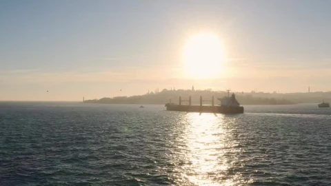 Video Stock Cargo Ship Under The Sun Live Wallpaper For PC - Free Live Wallpaper