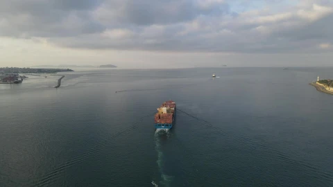Video Stock Cargo Ship Starting A Trip From The Port City Live Wallpaper For PC - Free Live Wallpaper