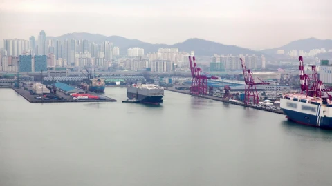 Video Stock Cargo Ship On The Harbor In Korea Live Wallpaper For PC - Free Live Wallpaper
