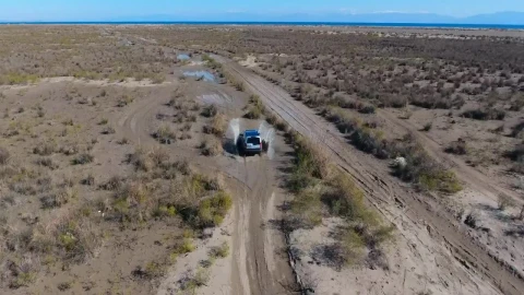 Video Stock Car Passing Through A Puddle In The Plain Live Wallpaper For PC - Free Live Wallpaper