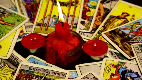 Video Stock Candles Burning Between Cards Live Wallpaper For PC - Free Live Wallpaper