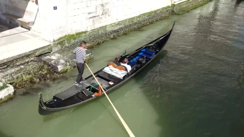 Video Stock Canal With Gondolas In Venice Italy Live Wallpaper For PC - Free Live Wallpaper