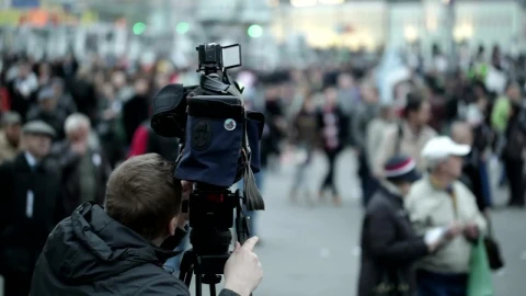 Video Stock Cameraman Filming In The City Live Wallpaper For PC - Free Live Wallpaper