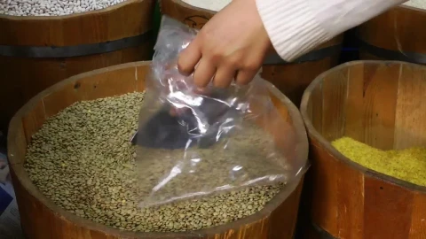 Video Stock Buying Beans In The Market Live Wallpaper For PC - Free Live Wallpaper