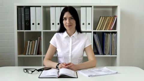 Video Stock Businesswoman Smiling At Her Desk Live Wallpaper For PC - Free Live Wallpaper