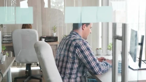 Video Stock Businesswoman Asks Coworker About Idea Live Wallpaper For PC - Free Live Wallpaper