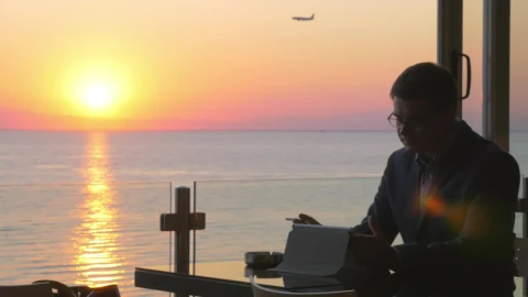 Video Stock Businessman Smoking And Looking At A Plane Live Wallpaper For PC - Free Live Wallpaper