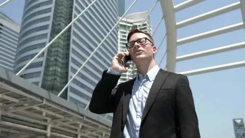Video Stock Businessman On Call In The City Live Wallpaper For PC - Free Live Wallpaper