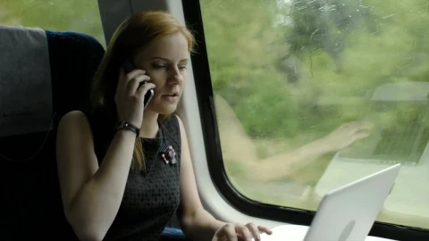 Video Stock Business Woman Working While Traveling Live Wallpaper For PC - Free Live Wallpaper