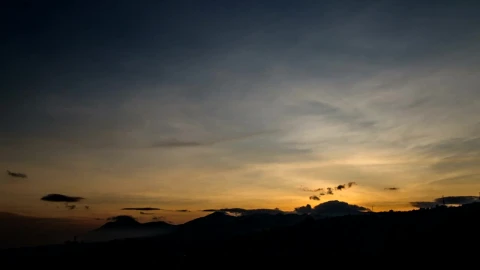 Video Stock Clouds Forming In The Early Hours Live Wallpaper For PC - Free Live Wallpaper