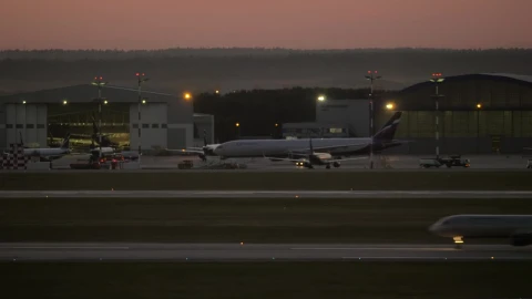 Stock Video Departure From An Airport Live Wallpaper For PC - Free Live Wallpaper