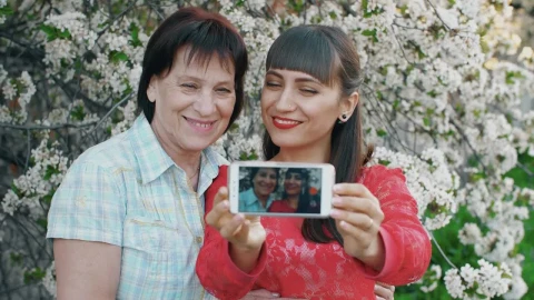 Stock Video Daughter Takes A Selfie With Her Mother Live Wallpaper For PC - Free Live Wallpaper