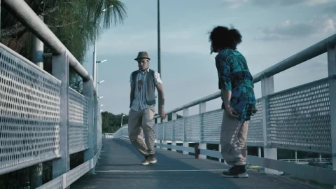 Stock Video Dancing Hip Hop On A Pedestrian Bridge Live Wallpaper For PC - Free Live Wallpaper