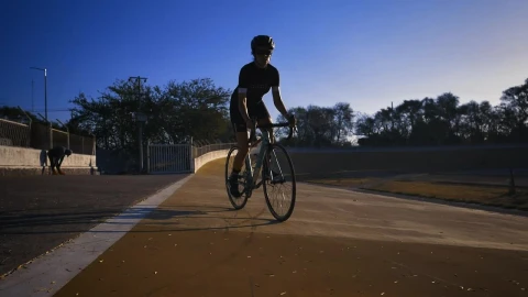 Stock Video Cycling Track And Cyclists Outside Live Wallpaper For PC - Free Live Wallpaper