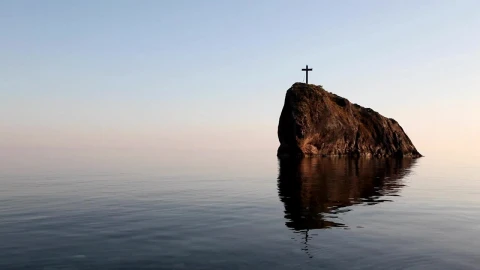 Stock Video Crucifix On A Cliff In The Sea Landscape Live Wallpaper For PC - Free Live Wallpaper