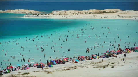 Stock Video Crowded Tropical Beach Timelapse Live Wallpaper For PC - Free Live Wallpaper