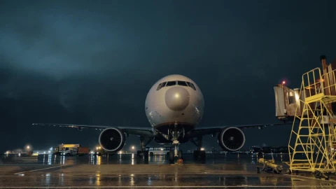 Stock Video Crews Working An Aircraft Live Wallpaper For PC - Free Live Wallpaper