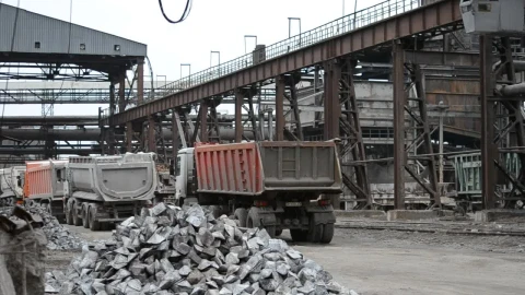 Stock Video Crane Operating In A Metalworks Live Wallpaper For PC - Free Live Wallpaper